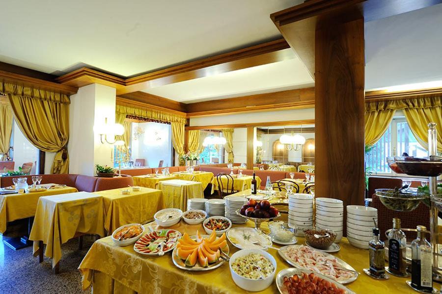 Hotel Touring Madonna Esterno foto